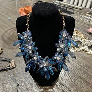 Statement  blue flowers necklace